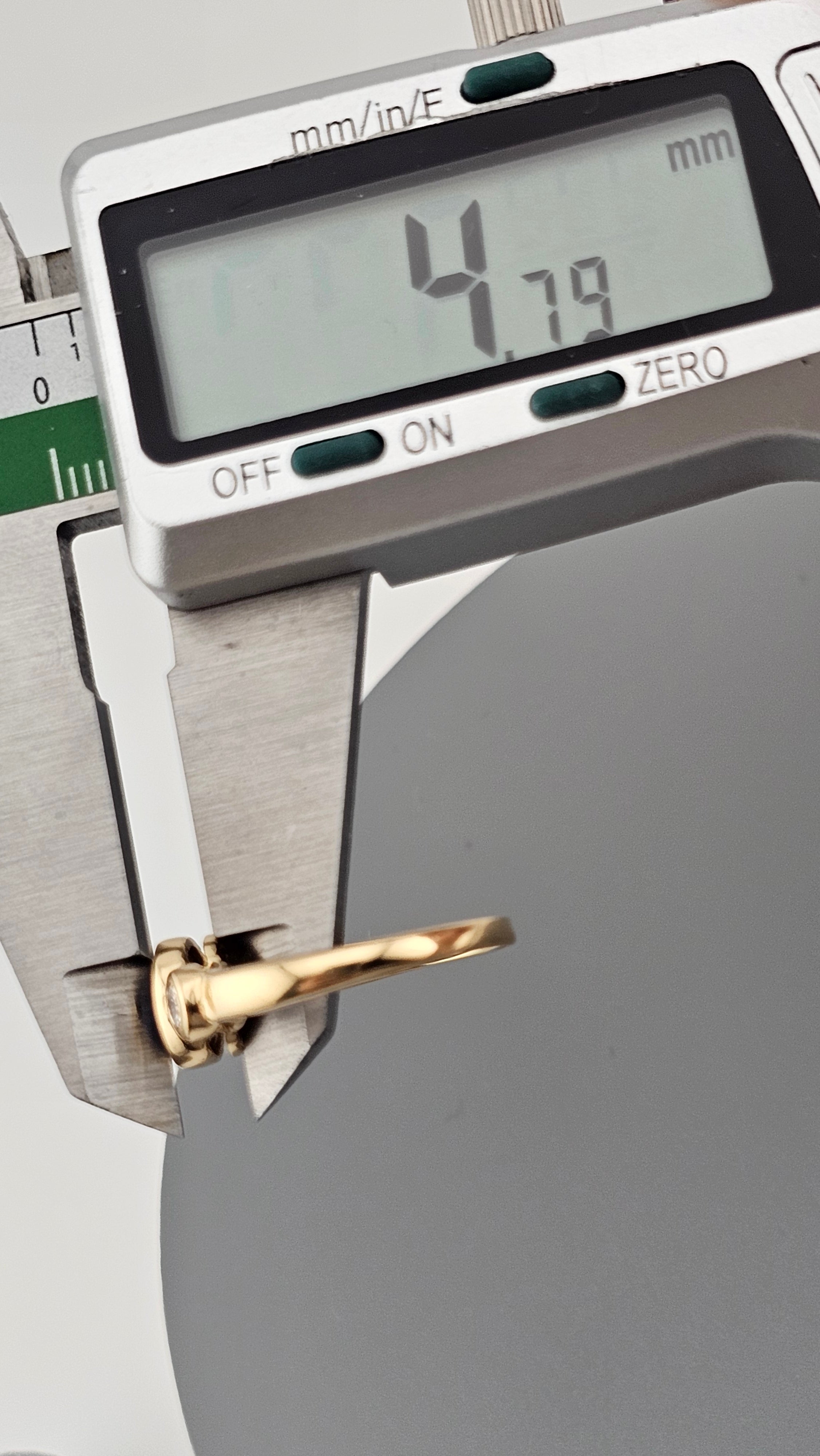 Bezel set 0.85ct Natural Sapphire and 0.20ct Natural Diamonds in 18ct Yellow Gold ring