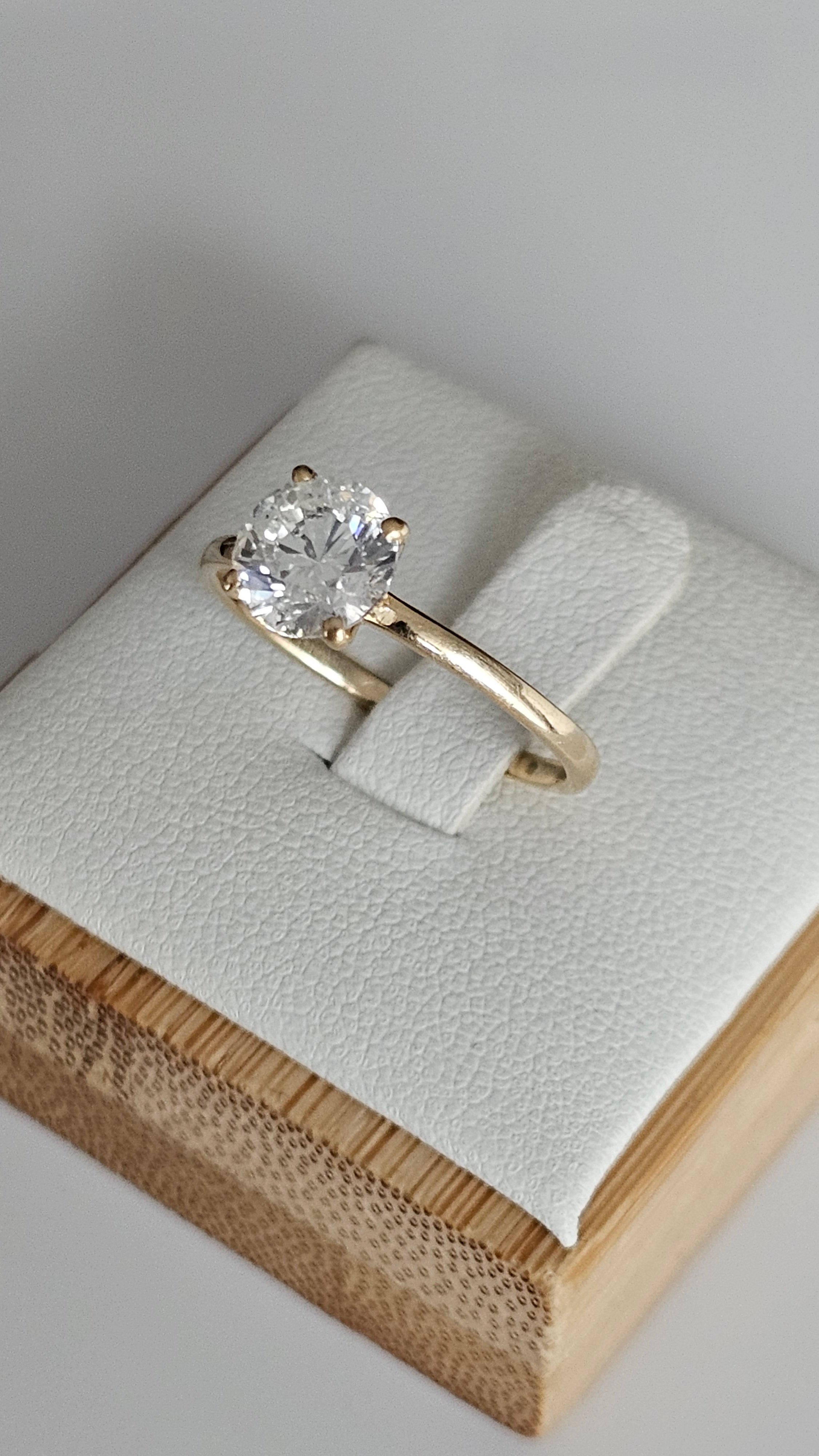 18K Yellow Gold Solitaire Ring Set with Natural Diamond 1.20ct, E, I1
