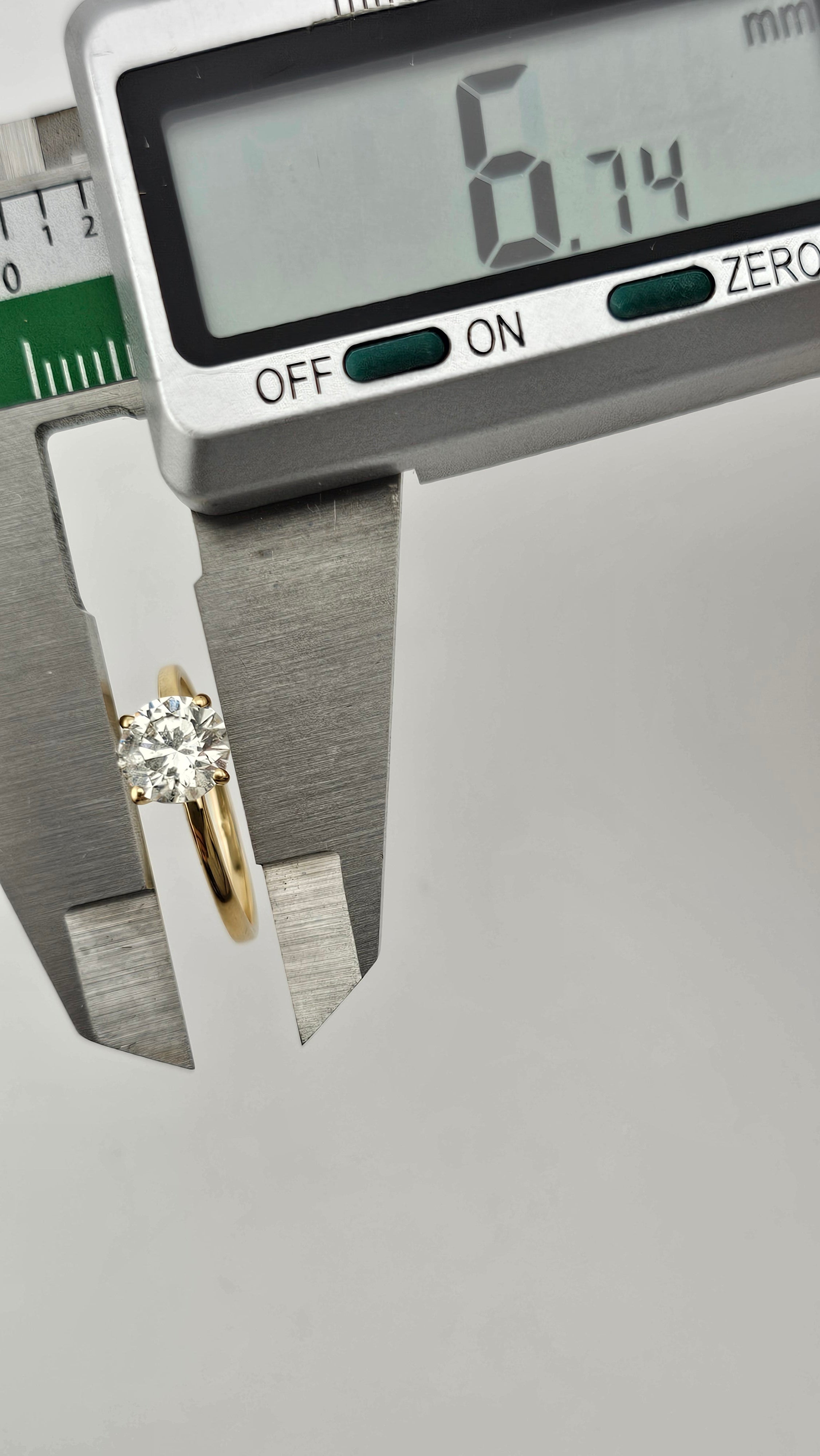 18K Yellow Gold Solitaire Ring Set with Natural Diamond 1.20ct, E, I1