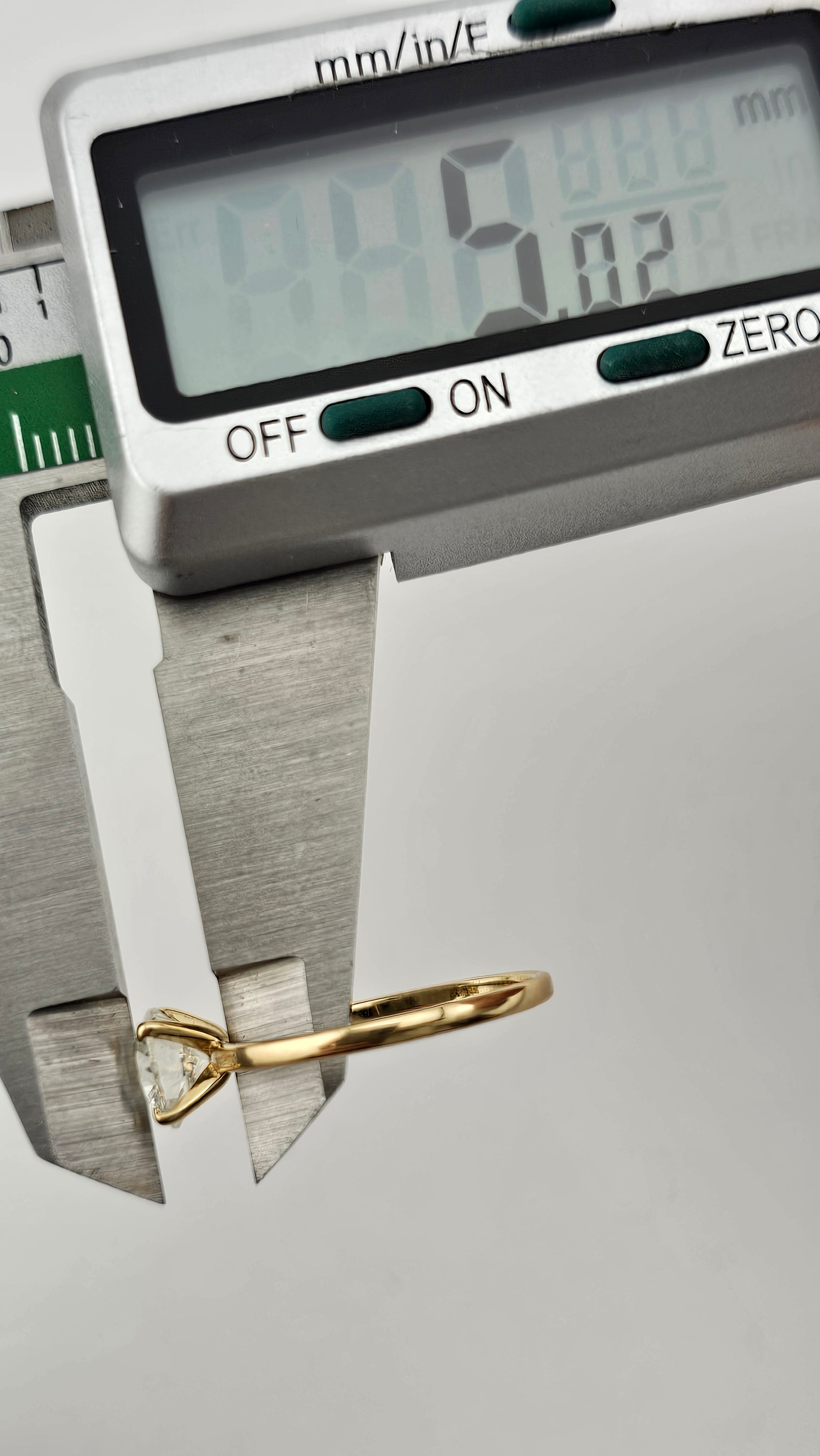 18K Yellow Gold Solitaire Ring Set with Natural Diamond 1.20ct, E, I1