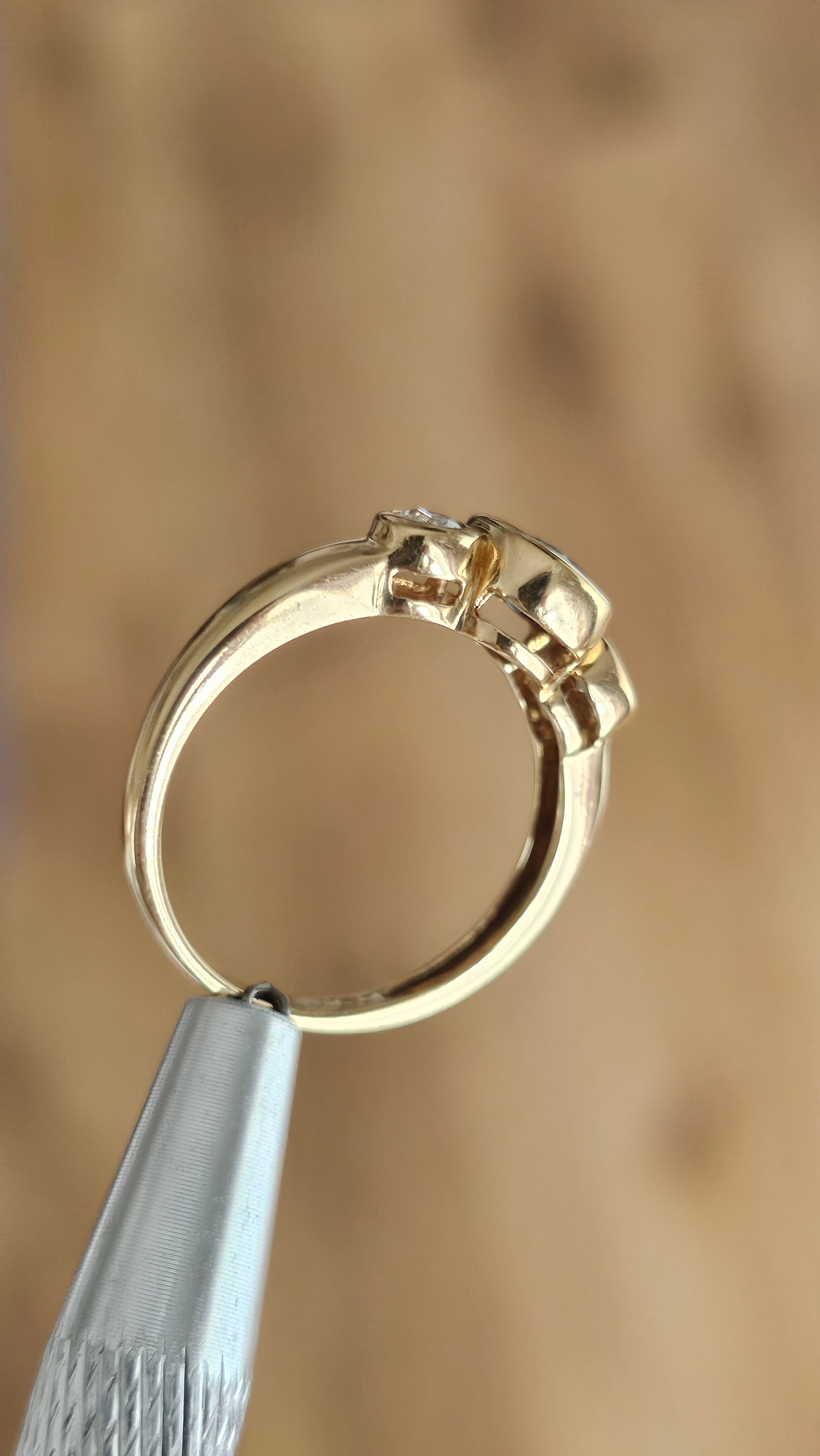 Bezel set 0.85ct Natural Sapphire and 0.20ct Natural Diamonds in 18ct Yellow Gold ring