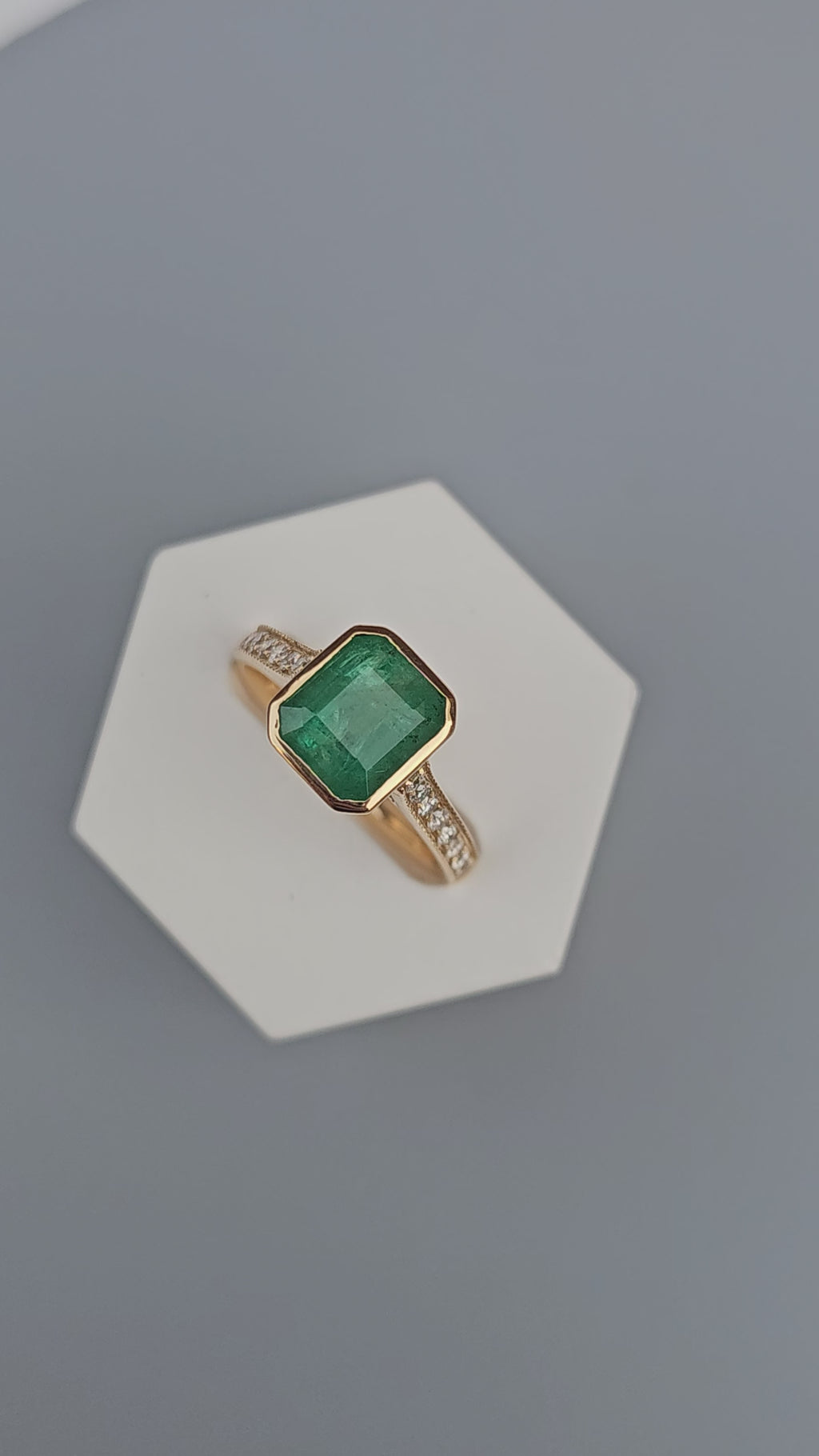 14K Yellow Gold Ring Set with 2.79ct Natural Emerald 0.28ct Natural Diamonds