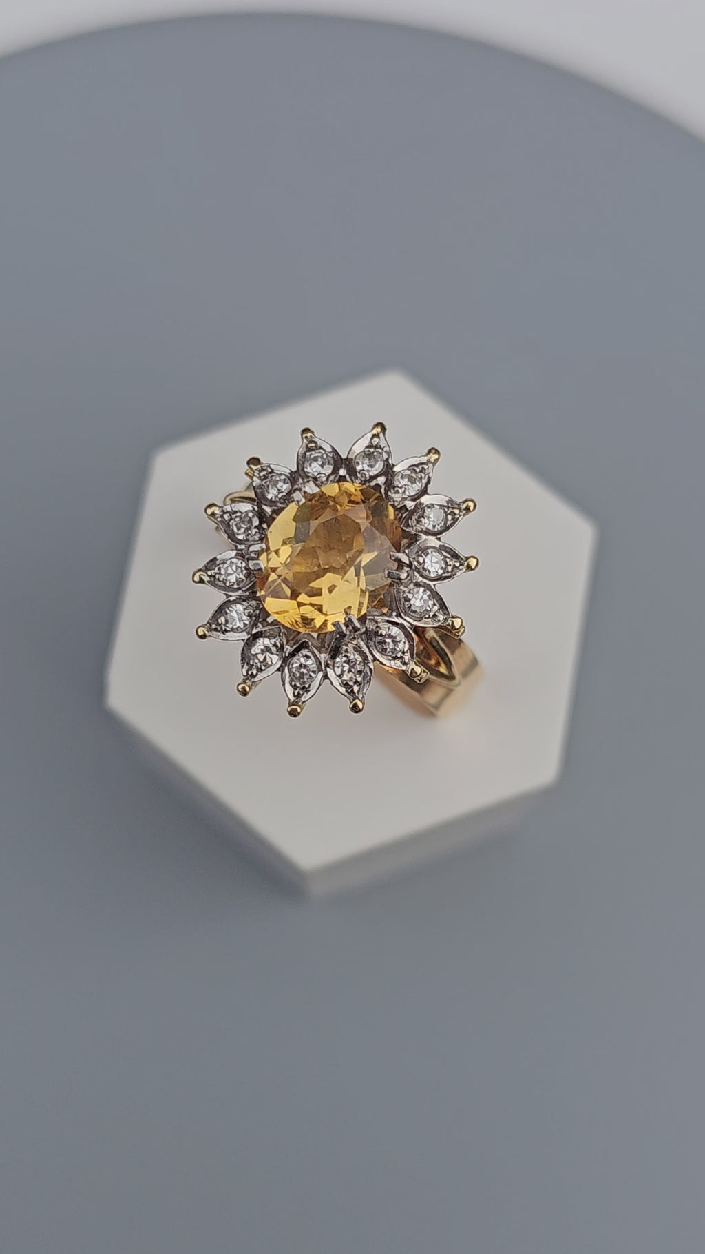 18ct Yellow Gold Cluster Ring Featuring Yellow Topaz and Diamonds