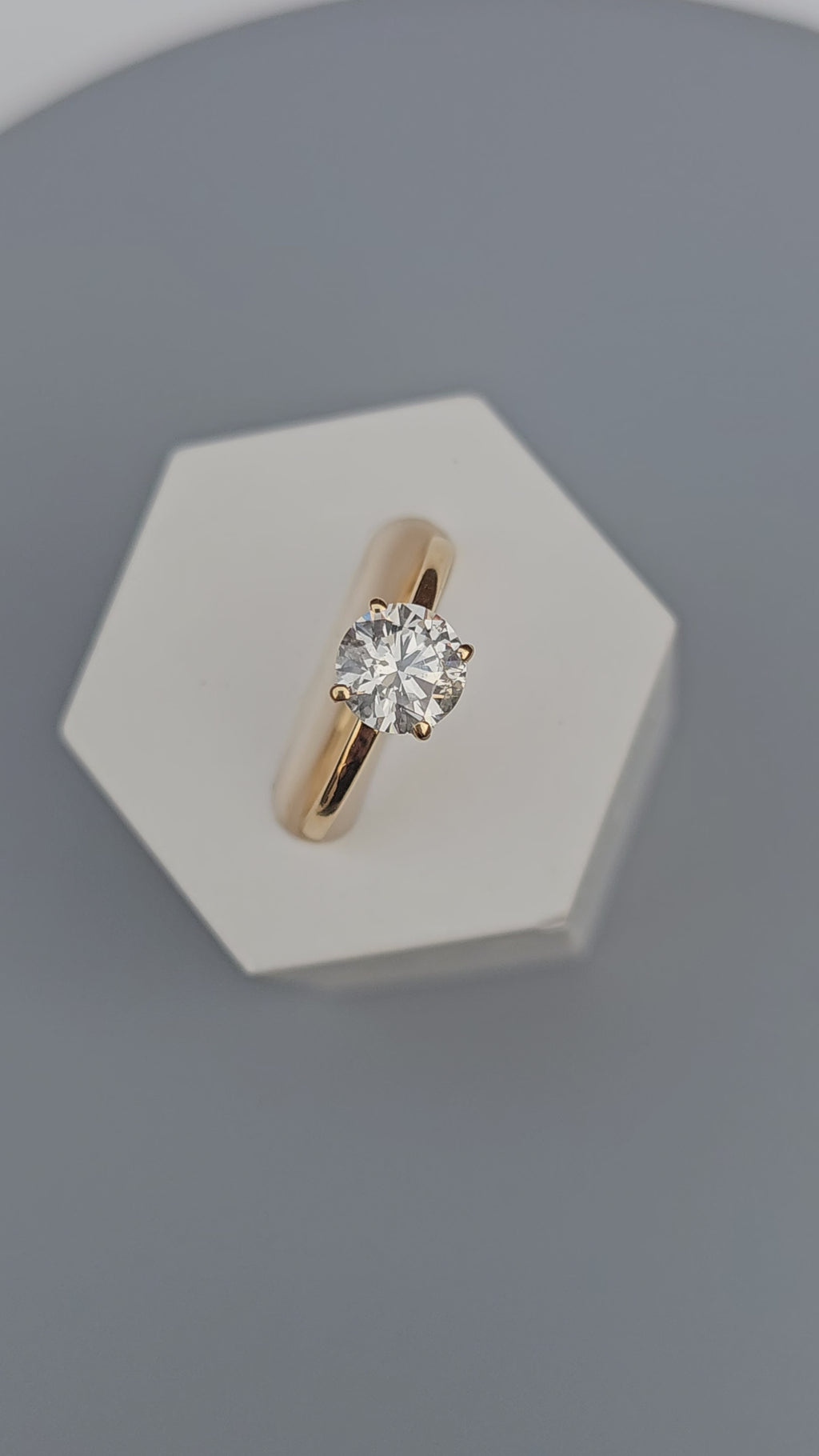 18K Yellow Gold Solitaire Ring Set with Natural Diamond 1.20ct, E, I1